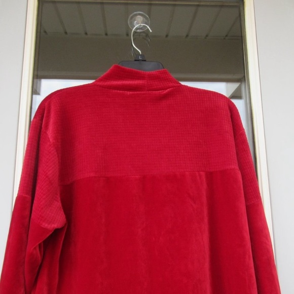 NWT Vintage Red long sleeve velour or velvet like shirt size M - Picture 9 of 11